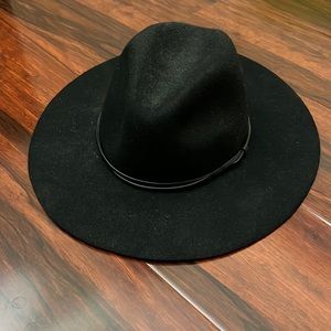 UO wide brim hat